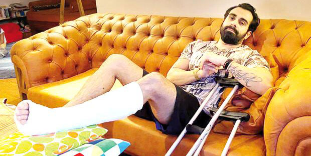 Gökhan Türkmen...KIRILDIĞINI FARK ETMEDİ!