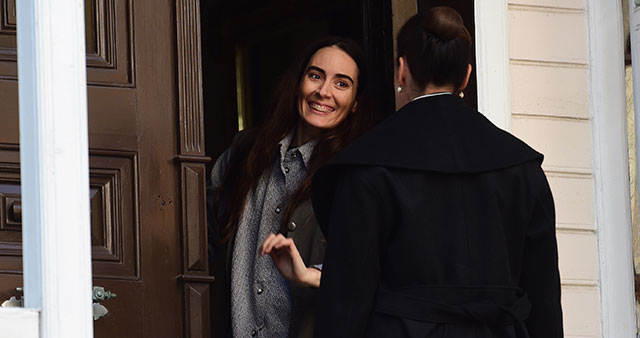 Kırmızı Oda...DOKTOR HANIM ALYA'NIN KÖŞKÜNDE!