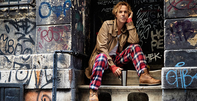 Soner Arıca...PİJAMASI İLE İSTANBUL SOKAKLARINDA!