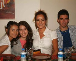 Bengü... "FAN"LARIYLA İFTARDA BULUŞTU!