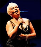 Sezen Aksu... MİNİK SERÇE EYFEL'E KONDU!