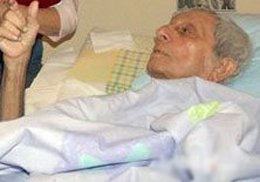 Nejat Uygur? REPLİKLERİ HATIRLIYOR AMA OĞULLARINI HATIRLAYAMIYOR?