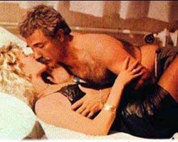 Halil Ergün... BU SEVİŞMEYİ UNUTMUYOR!