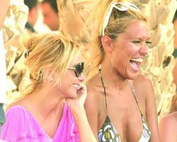 Demet Akalın-Ece Erken... KANKALAR KÜSTÜ!