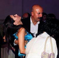 Nefise Karatay... YORGUNLUKTAN BAYGINLIK GEÇİRDİ!