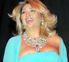 Sibel Can'dan... MUHTEŞEM GÖGÜS FRİKİĞİ!