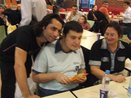 Çılgın Sedat... ANLAMLI İFTAR YEMEĞİ