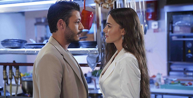 Cam Tavanlar... LEYLA VE CEM ARASINDA SAVAŞ BAŞLIYOR!