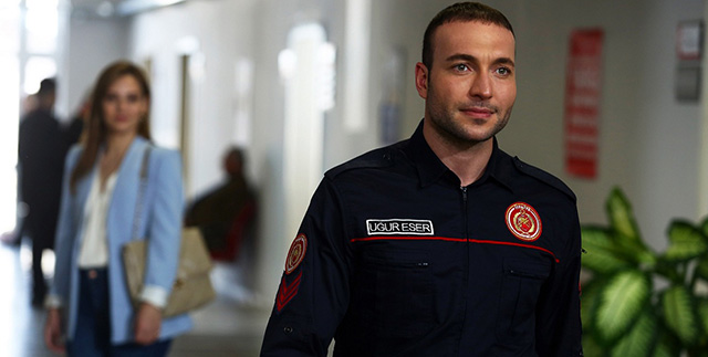 Kahraman Babam... UĞUR, KIZI ÖMRÜM İÇİN SAVAŞIYOR!