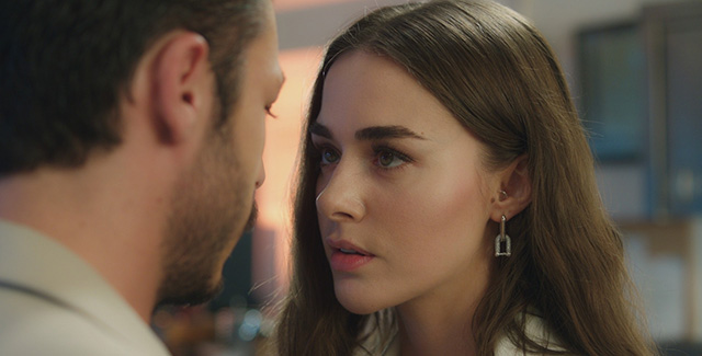 Cam Tavanlar... "YAKAR DİYE Mİ KORKUYORSUN?"