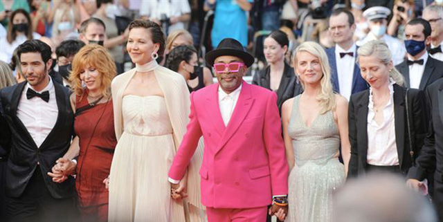 74. Cannes Film Festivali... RENKLİ GÖRÜNTÜLERLE BAŞLADI!