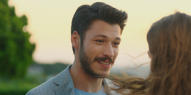 Cam Tavanlar... 'BEN CEM'İN İLK AŞKIYIM!'