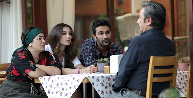 Aşk Mantık İntikam... ESRA OZAN'I BULUR!