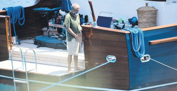 Serdar Erener... DENİZE TUVALETİNİ YAPTI!