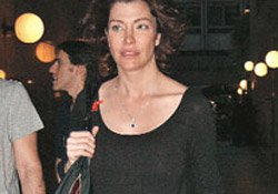 Deniz Akkaya sonunda karar verdi... DOĞUM AMERİKA'DA!