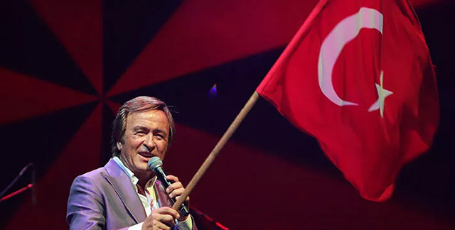 Erol Evgin... DEV KORO EŞLİĞİNDE 'MEMLEKETİM'