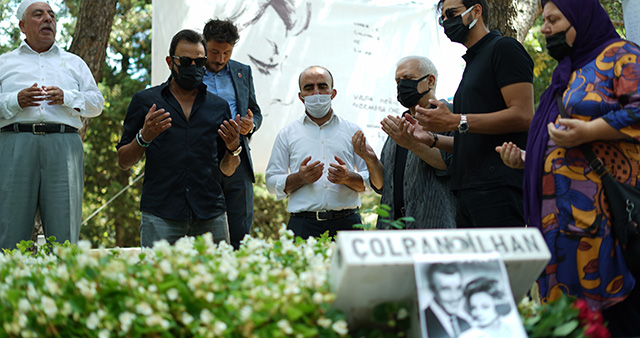 Çolpan İlhan... MEZARI BAŞINDA ANILDI!