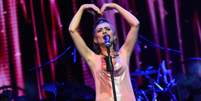 Yıldız Tilbe... AŞI İDDİALARINA SON NOKTAYI KOYDU!