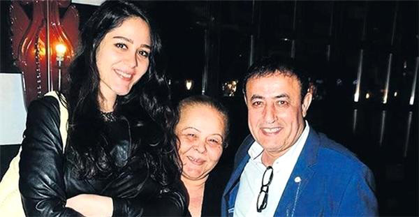 Mahmut Tuncer... KOMŞU İLE AİLECE KAVGA ETTİLER!