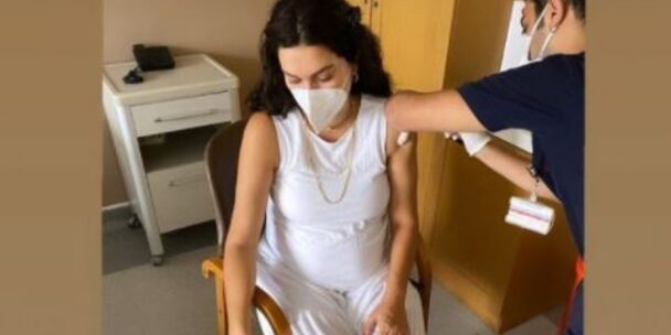 Bergüzar Korel Ergenç... 30 HAFTALIK HAMİLE, AŞI OLDU!