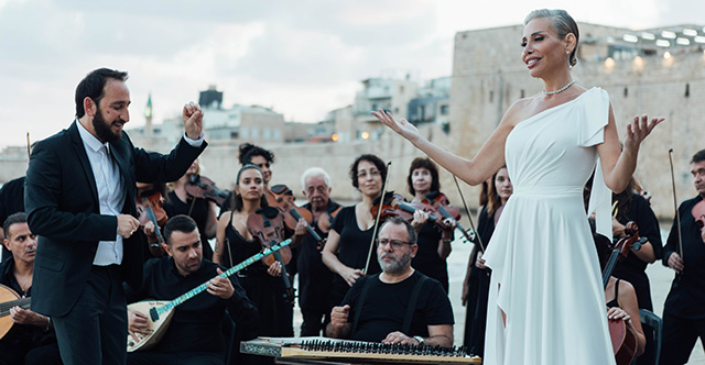 Linet... KADINLARA 3 DİLDE MESAJ: 'YALNIZ DEĞİLSİN!'