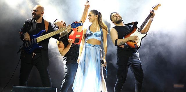 Zeynep Bastık... HARBİYE’DE SÜRPRİZ SHOWLAR!
