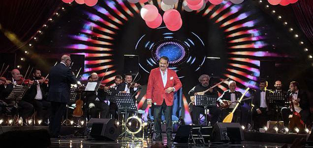 İbrahim Tatlıses... 12 YIL SONRA İLK SAHNESİ; 'AĞLAMAMAK ELDE DEĞİL!'