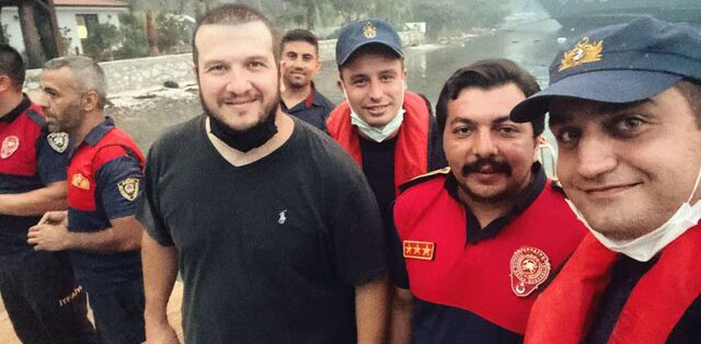 Şahan Gökbakar... KAHRAMAN İTFAİYECİLERLE BULUŞTU!