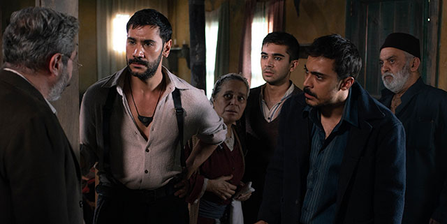 Kanunsuz Topraklar... DAVUT MADENDEKİ GÖÇÜKTE BABASINI KAYBEDER!