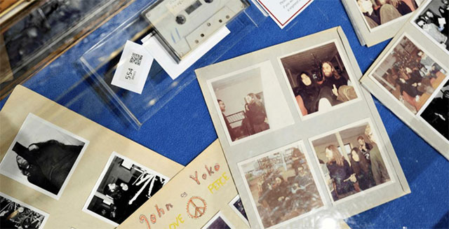John Lennon - Yoko Ono... YARIM ASIR ÖNCE KAYDETTİKLERİ KASET SATILDI!