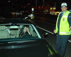 Fatih Terim'in büyük kızı Merve Terim... EHLİYETİNE EL KONDU!