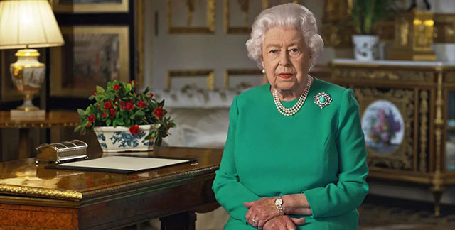 Kraliçe Elizabeth... SALATASINDAN ÖLÜ SALYANGOZ ÇIKINCA!