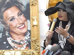 Bülent Ersoy... "KAPISINDAKİ PASPASI BİLE ÖPTÜM"!