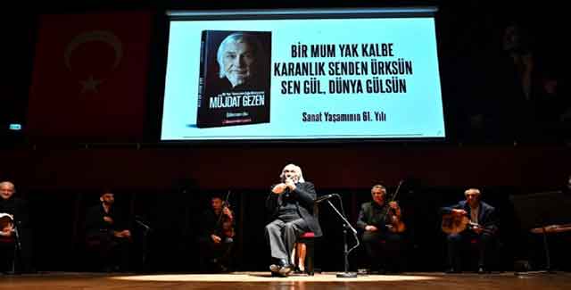 Müjdat Gezen... BELGESELİNİN GALASI İZMİR'DE YAPILDI!