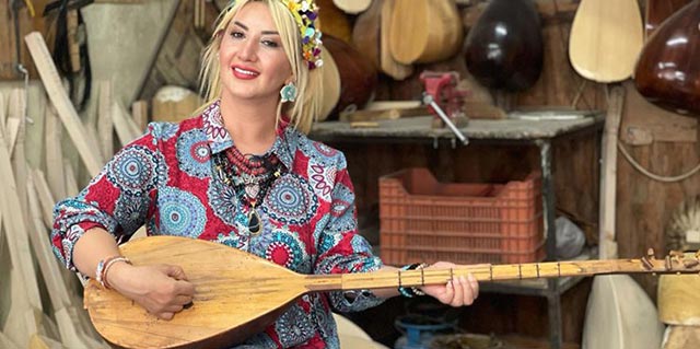 Bahar Gelir... AŞIK VEYSEL'İN 107 YILLIK SAZINI ÇALDI!