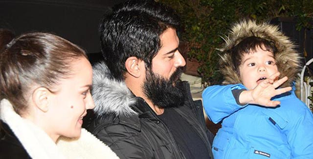 Fahriye - Burak Özçivit... KARAN MİKROFUNU ELİNDEN BIRAKMADI!
