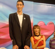 "Dest-i izdivaç"... "DÜNYANIN EN UZUN BOYLU İNSANI"NI AĞIRLADI!