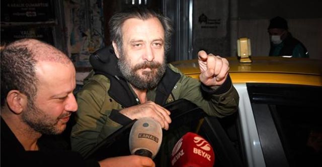 Nejat İşler... MUHABİRLERE ORTA PARMAK İŞARETİ YAPTI!