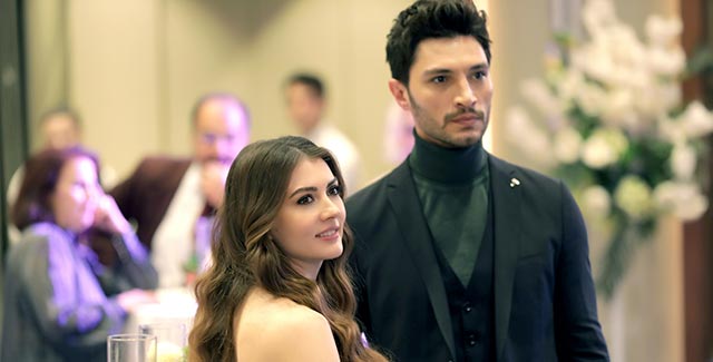 Aşk Mantık İntikam... ESRA, OZAN'IN BABASIYLA GÖRÜŞMESİNİ DESTEKLER!