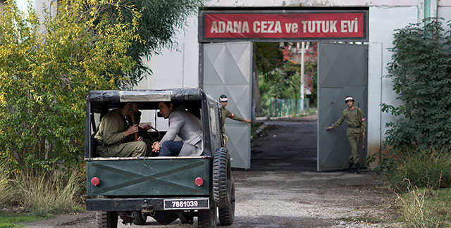 Bir Zamanlar Çukurova... HAKAN CEZAEVİNE GİRİYOR!