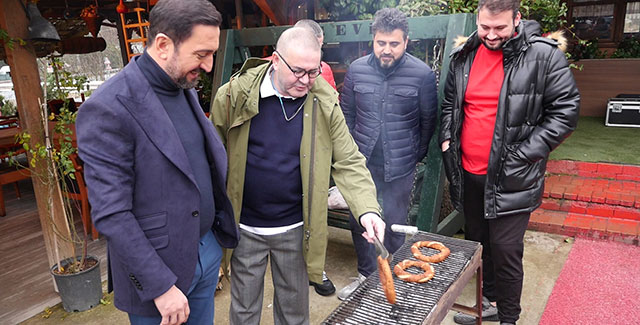 Ferman Toprak - Şafak Sezer... KLİP ÇEKİMİNDE MANGALDA SİMİT PİŞİRDİLER!