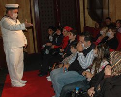 TİYATRODA DOMUZ GRİBİ ÖNLEMİ!