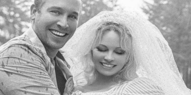 Pamela Anderson... 5. EVLİLİĞİ DE BİTİYOR!