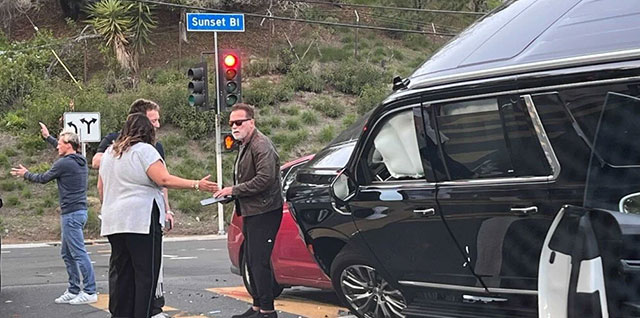 Arnold Schwarzenegger... ZİNCİRLEME KAZAYA KARIŞTI!