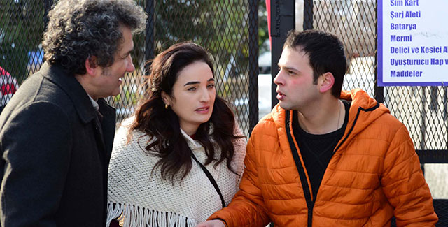 Kardeşlerim... ÖMER VE ASİYE HER YERDE EMEL’İ ARIYORLAR!