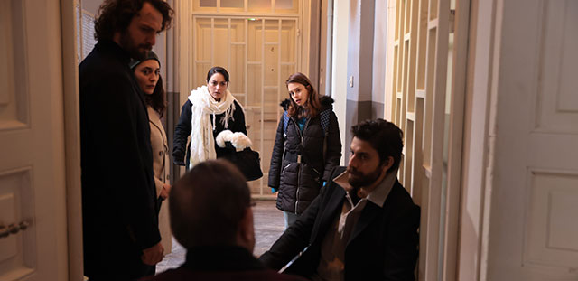 Masumlar Apartmanı... GEÇMİŞİN GİZLİ OYUNLARI!