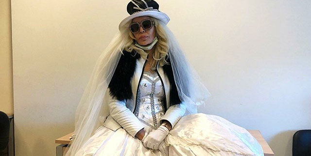 Seyhan Soylu... MAHKEMEYE GELİNLİKLE GELDİ!