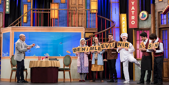 Güldür Güldür Show... FERİDUN'UN ROMANTİK EVLENME TEKLİFİ!