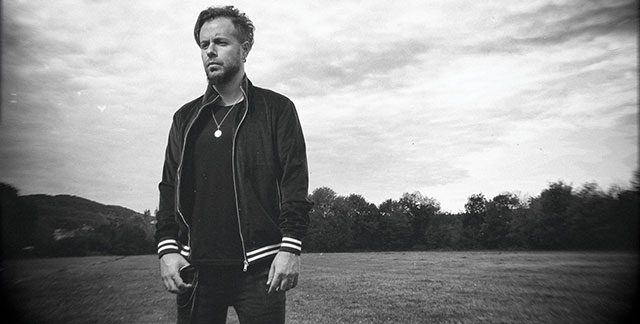 Emre Aydın... ESKİ ŞARKIYA YENİ YORUM!'