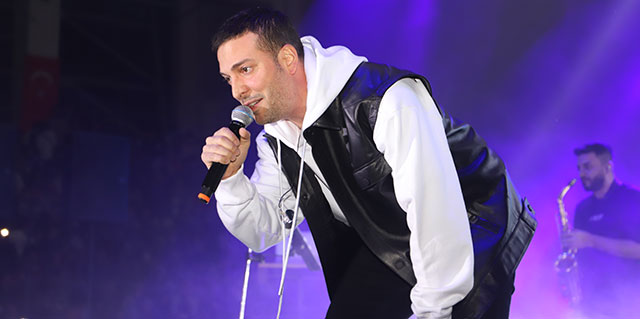 Oğuzhan Koç... HEMŞERİLERİNE KONSER VERDİ!